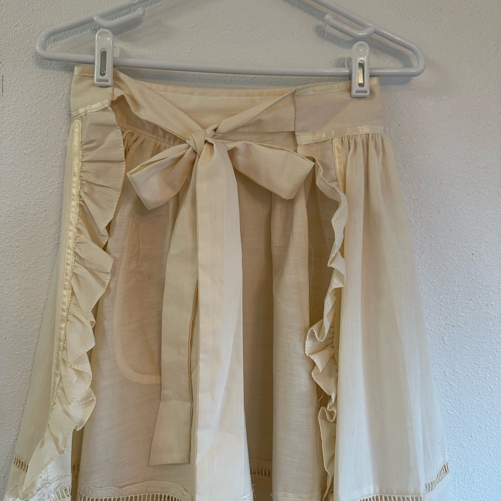Elegant Cream Gunne Sax Apron - Picture 4 of 9